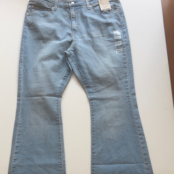 NWT Levi's Women's 726 High Rise Standard Fit Flare Leg Full Jeans (F2) - Picture 2 of 10